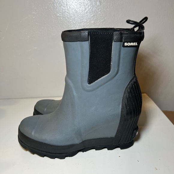 SOREL JOAN WEDGE Rain boot SIZE 7. Excellent condition. - Picture 1 of 6